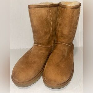 UGG 1016223 Classic Short II Boot US8 Women’s - Chestnut With Box